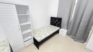 مشاركة سكن داخل فيلا . أول ساكن بجوار جميع الخدمات . جميع الأغراض جديده لم تستخدم .