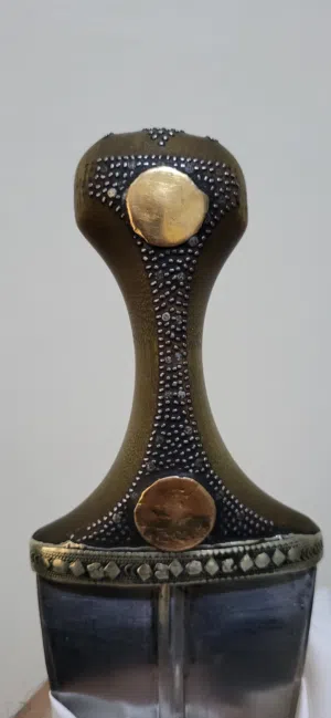 جنبية أثرية حميرية من وحيد القرن عليها ذهب حميري قديم