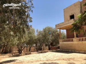 للبيع - بيت مستقل طابقين في منطقة القسطل طريق المطار بمساحة ارض 1044