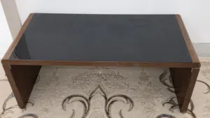 للبيع طاوله كبيره وطاولتين صغار