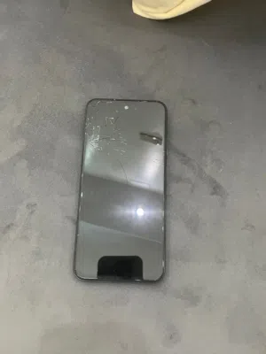 هاتف للبيع نوع لهاتف انفينكس سمارت 9جديد غير في كسره فشاشه لكن يلمس مكان لكسر