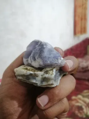 عقيق بنفسجي خام