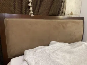 سرير كبير خشب اصلي في حاله ممتازه