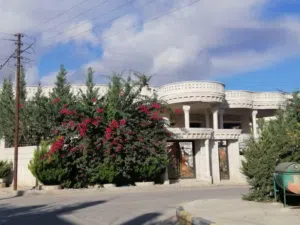 فيلا للبيع في إربد ع مساحه 873 مطله ع شارعين من