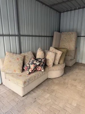 للبيع طقم لـ 8 أشخاص