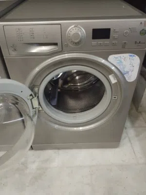 غسالة اريستون 9 كيلو انفيرتر إيطالية بحالة الوكالة