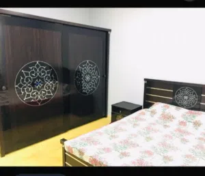 فرصة لا تتكرر.. غرفة نوم مودرن كاملة من استقبال Istikbal بحالة الزيرو! للبيع لدواعي السفر (والحرق