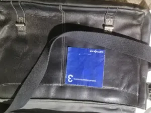 عدد 2شنطه جلد طبيعي ماركات اصليه بحاله ممتازه