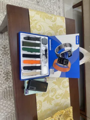 ساعه تاتش مع +سبعه اشكال متنوعه من الالوان +شاحن نقال مع فلاش لنفس الشاحن+سماعه بالبلوتوث