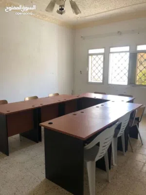 طاولات كمبيوتر للبيع
