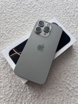 I phone 16 pro max Natural Titanium