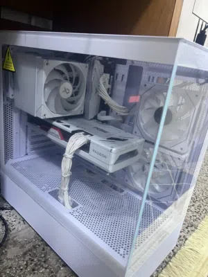 كيس للبيع بكارت rx7700xt 12g 3fan