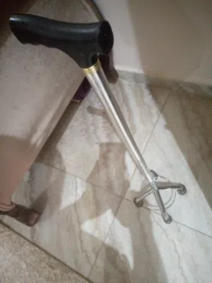 عكاز استعمال طبي للمسنين والمرضى+تجبيره رقبه