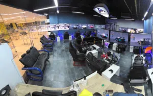 Amman Motorsport – مشروع ألعاب سيارات احترافي داخل تاج مول (تحت السينما – صالة المطاعم)