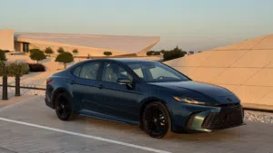 Toyota . Camry . 2025 . New3