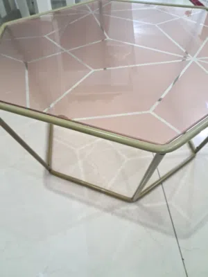 طاولة صغيرة