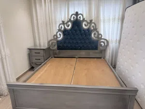 غرفة نوم للبيع بدون خزانة