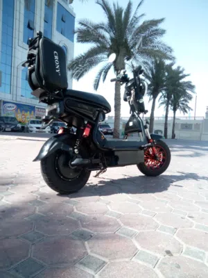 دراجه كهربائيه كبيرة وحديثه ومعدله