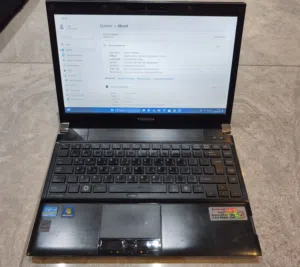 للبيع لبتوب توشيبا كور اي 7 يحتاج تنظيف الكيبورد فقط