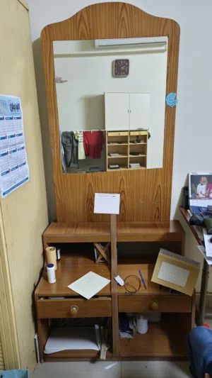 Dressing table usable for men and women