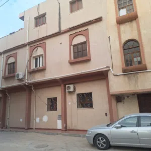 منزل للبيع ثلاثة أدوار في البطاطة خلف السجل المدني