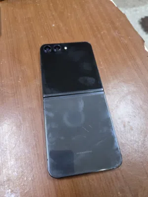 z flip 5 للبيع