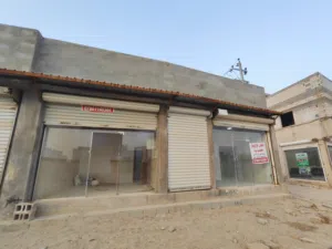 صيدلية للايجار على الشارع العام ركن