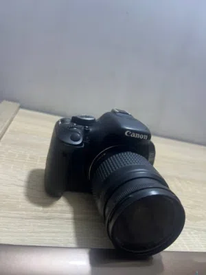 كاميرا كانون 600D استعمال شخصي، نظيفة جدًا وبحالة ممتازة وتعمل بدون أي مشاكل.