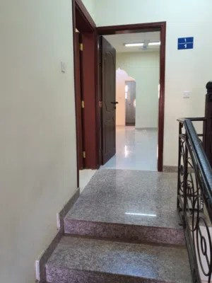 شقه عائلية في المعبيلة الجنوبيه المرحلة العاشرة بالقرب من كنز هايبرماركت قصر البشائر