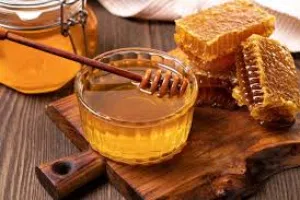 عسل طبيعي.. خير من الأرض مكفول
