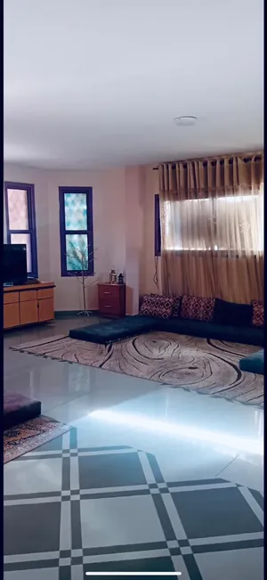 أكثر من 6 غرف . ٤ حمّامات . 360 م٢0