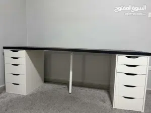 مكتب ايكيا ikea بحالة الجديد تماما للبيع