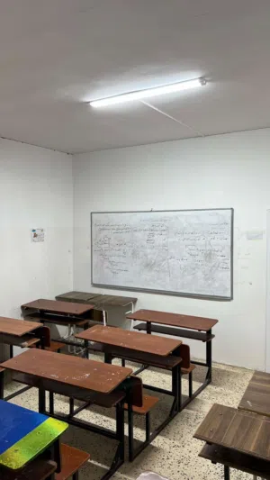 مدرسة للبيع