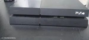 سوني 4 للبيع نظيف جدًا وشغال بدون أي مشاكل مع 7 اشرطه شغاله 100%