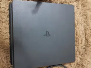 PS4 SLIM ( 1 TERA )مستعمل بحالة الوكاله السعر قابل للتفاوض بعد المعاينه و للجادين الموقع طبر بور