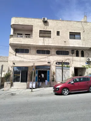 مصنع مياه قوارير وكاسات 250/200 مل للبيع موقع مميز على شارع رئيسي، ومنطقة حيوية، من المالك مباشرة