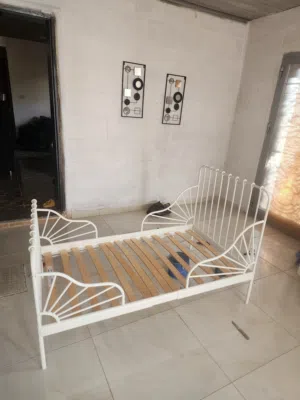 سرير اطفال ايكيا قابل للتطويل