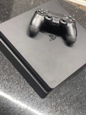 جهاز العاب الفيديو Ps 4 slim 1TB مستعمل بحاله الوكاله يعمل بكفاءة فائقة يوجد خدمة فحص و توصيل