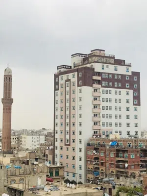 فرصة استثمارية شقة مفروشة  للبيع في أعلى برج في صنعاء