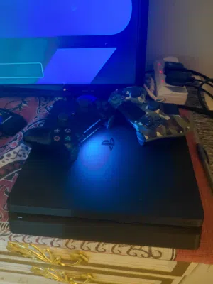 للبيع PS4 Slim مع 3 ألعاب قوية (GTA V / Red Dead 2 / Uncharted 4)