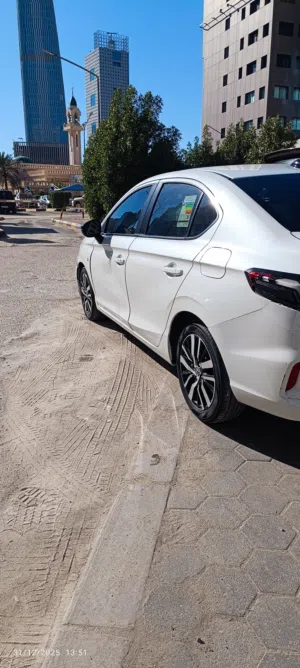 هوندا سيتى موديل 2023 ممشى 75 الف LX Sport   كاملة