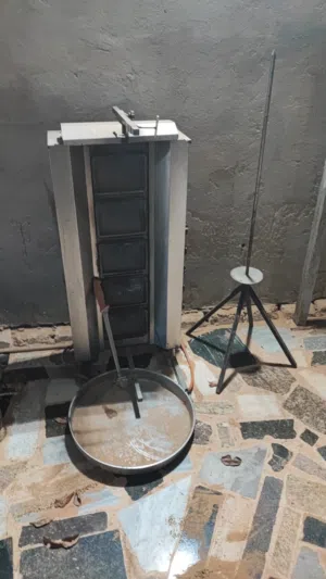 معدات قهوه مكينه شاورما معها موص اصلي قلايت بطاطا للبيع مع بعضهم