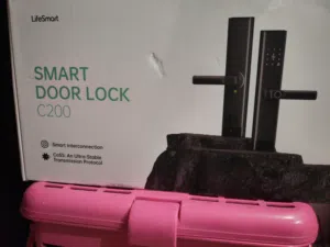 New LifeSmart Smart door lock with camera and LifeSmart starter kit