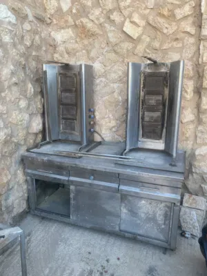 شوّايات شاورما عدد ثنين مع اسياخ شك عدد ثنين و بسطة شغل ممتازة