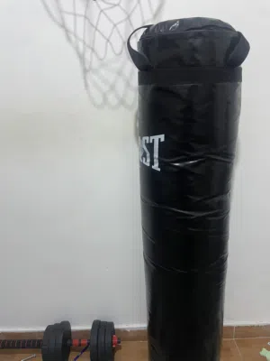 كيس ملاكمة شبه جديد استعمال خفيف