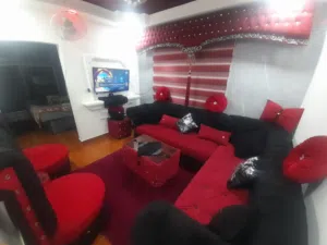 طقم كورنر مع بردايه زيبرا بحاله ممتازه للبيع