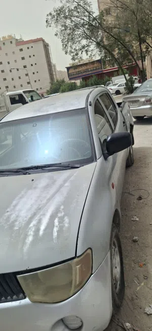 وانيت ميتسوبيشي ال200موديل 2007