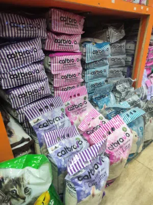 رمل قطط كات برافو 5 لتر متوفر باربع روائح من ضمنهم الكربون