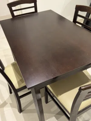 طاولة طعام 4 أشخاص