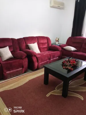 طقم امريكي ريكلاينر مستعمل بحالة جيدة للبيع